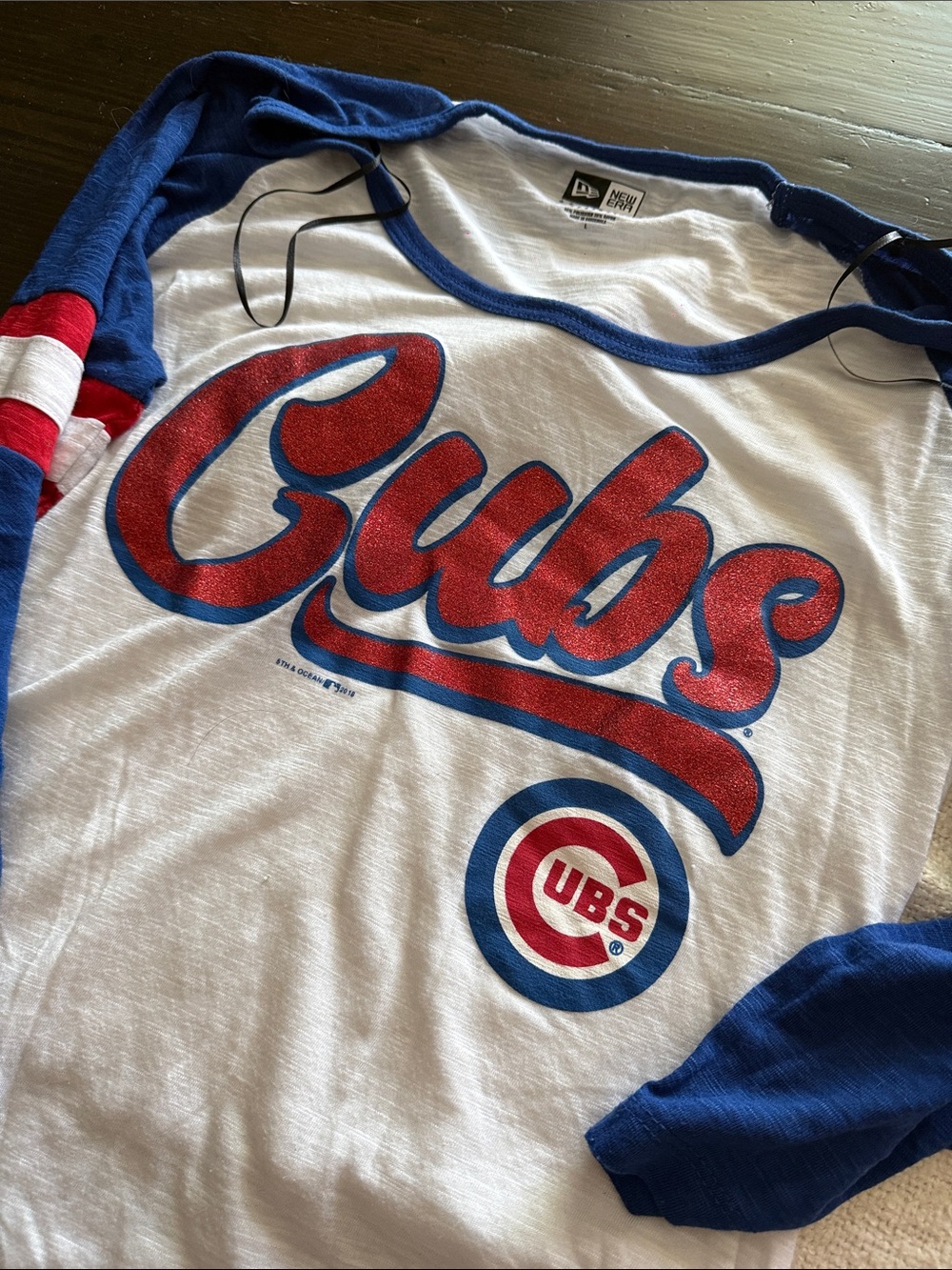 New Era Cubs Glitter Script Raglan Tee - White, Blue & Red